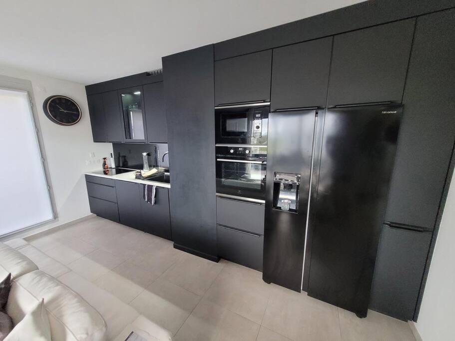 Appartement Neuf Moderne + Parking, Geneve Saint-Genis-Pouilly Exterior photo